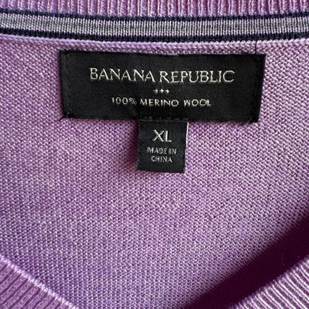 Banana Republic Men's V-Neck Sweater in Lavender Purple
